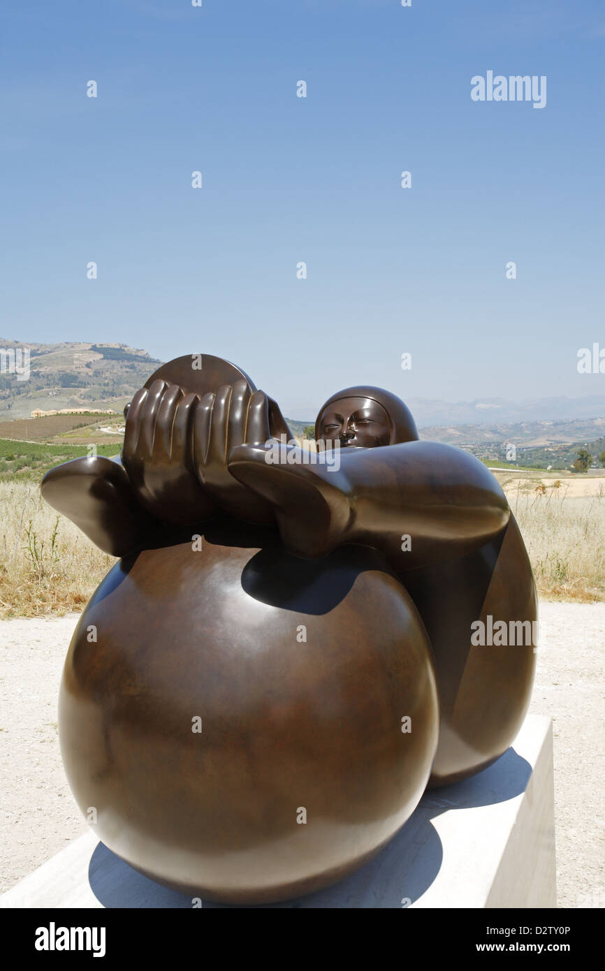 SI MISMO, BRONZO, sculpture by Jiménez Deredia, Segesta, Sicily, Italy Stock Photo