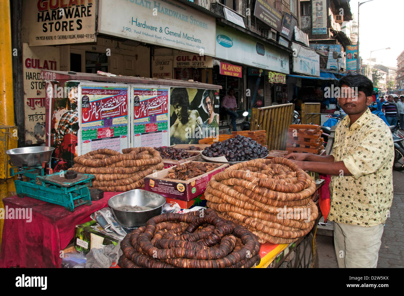 Sheikh Memon Street ( Zavari Bazaar ) Mumbai ( Bombay ) India near
