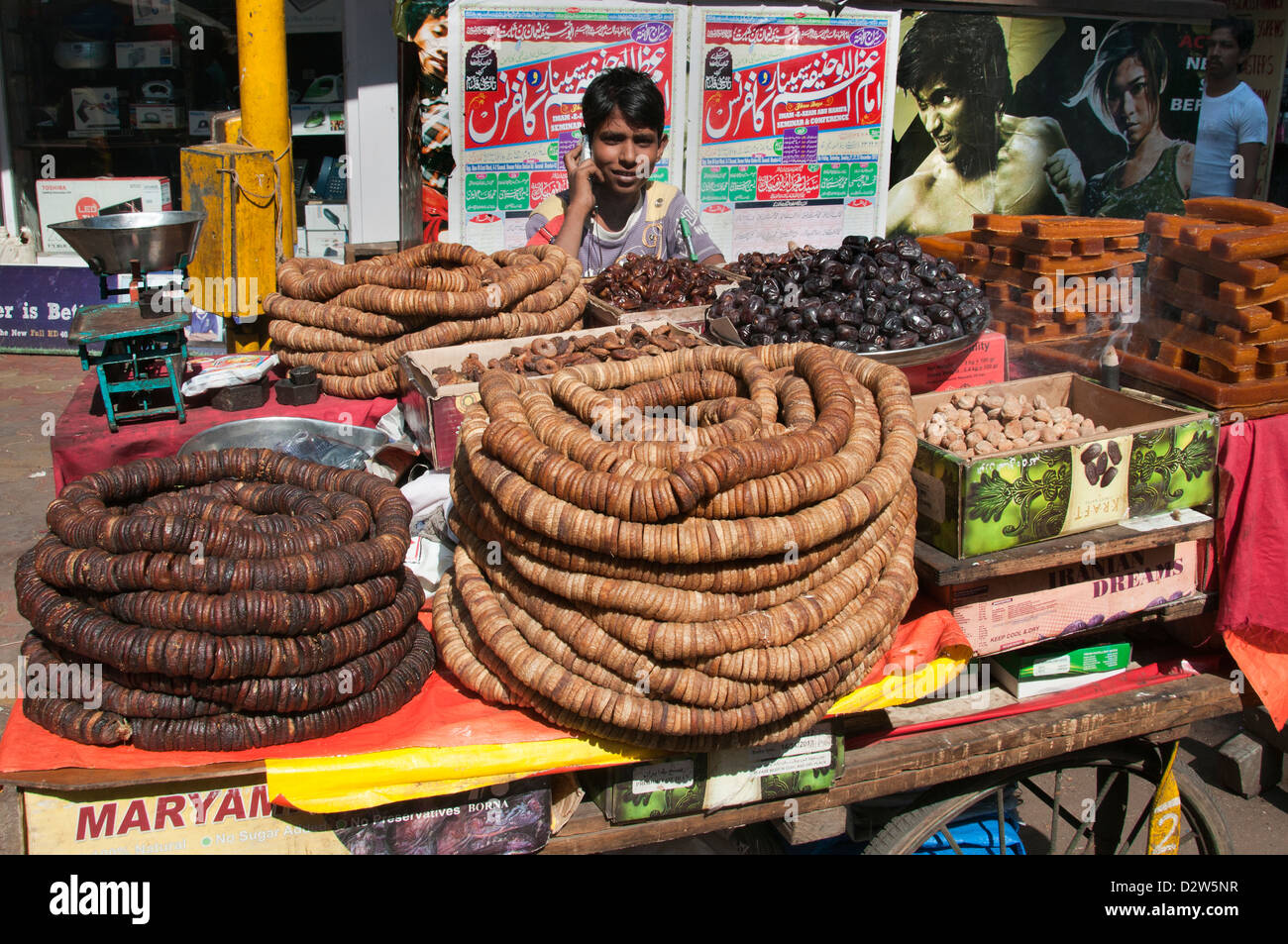 Sheikh Memon Street ( Zavari Bazaar ) Mumbai ( Bombay ) India near Crawford Market Stock Photo