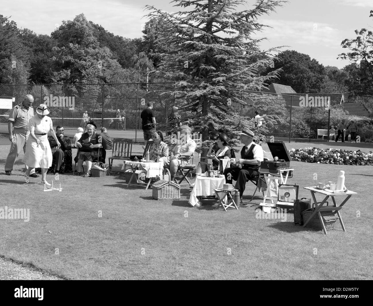 Reenactors enjoying a picnic tea party at Woodhall Spa 1940's weekend Stock Photo