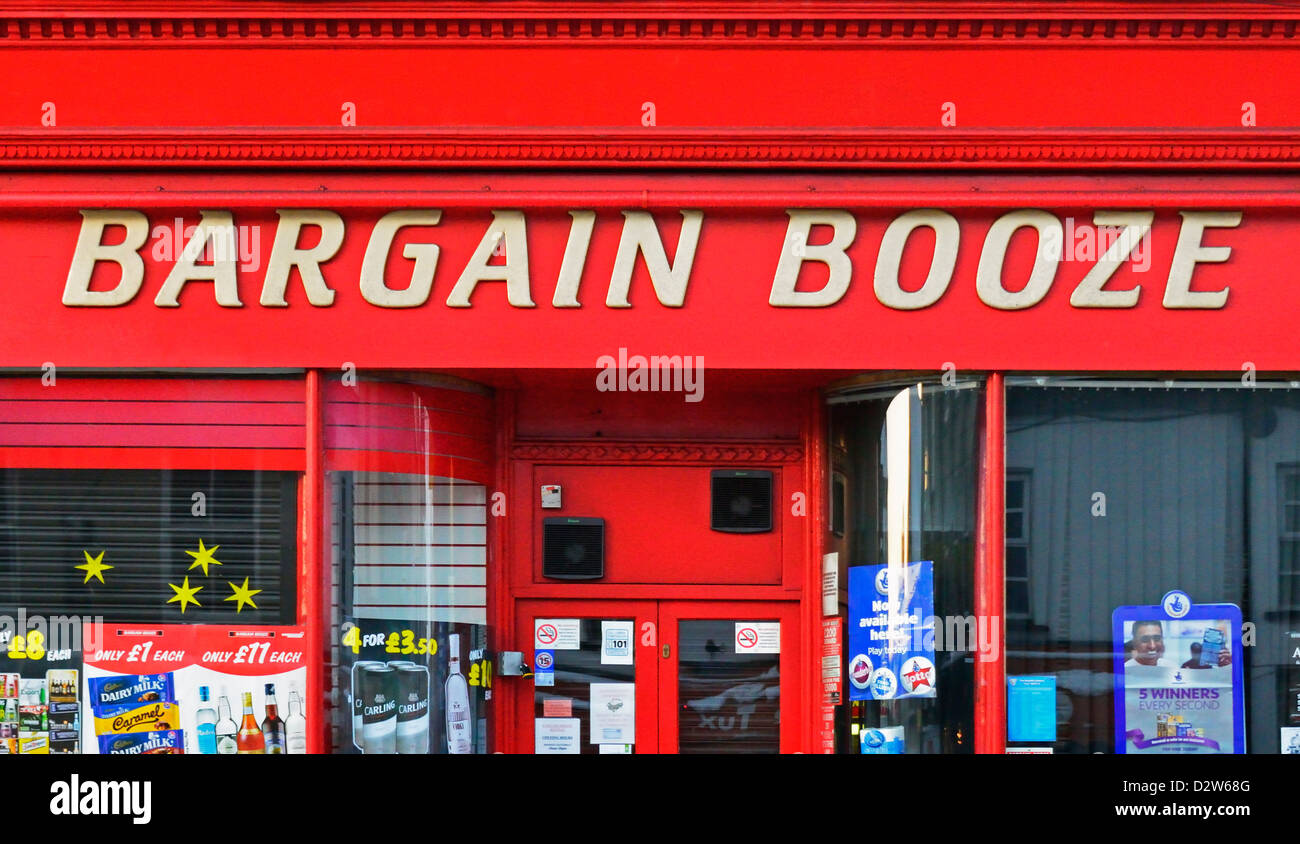 Bargain Booze. Highgate, Kendal, Cumbria, England, United Kingdom, Europe. Stock Photo