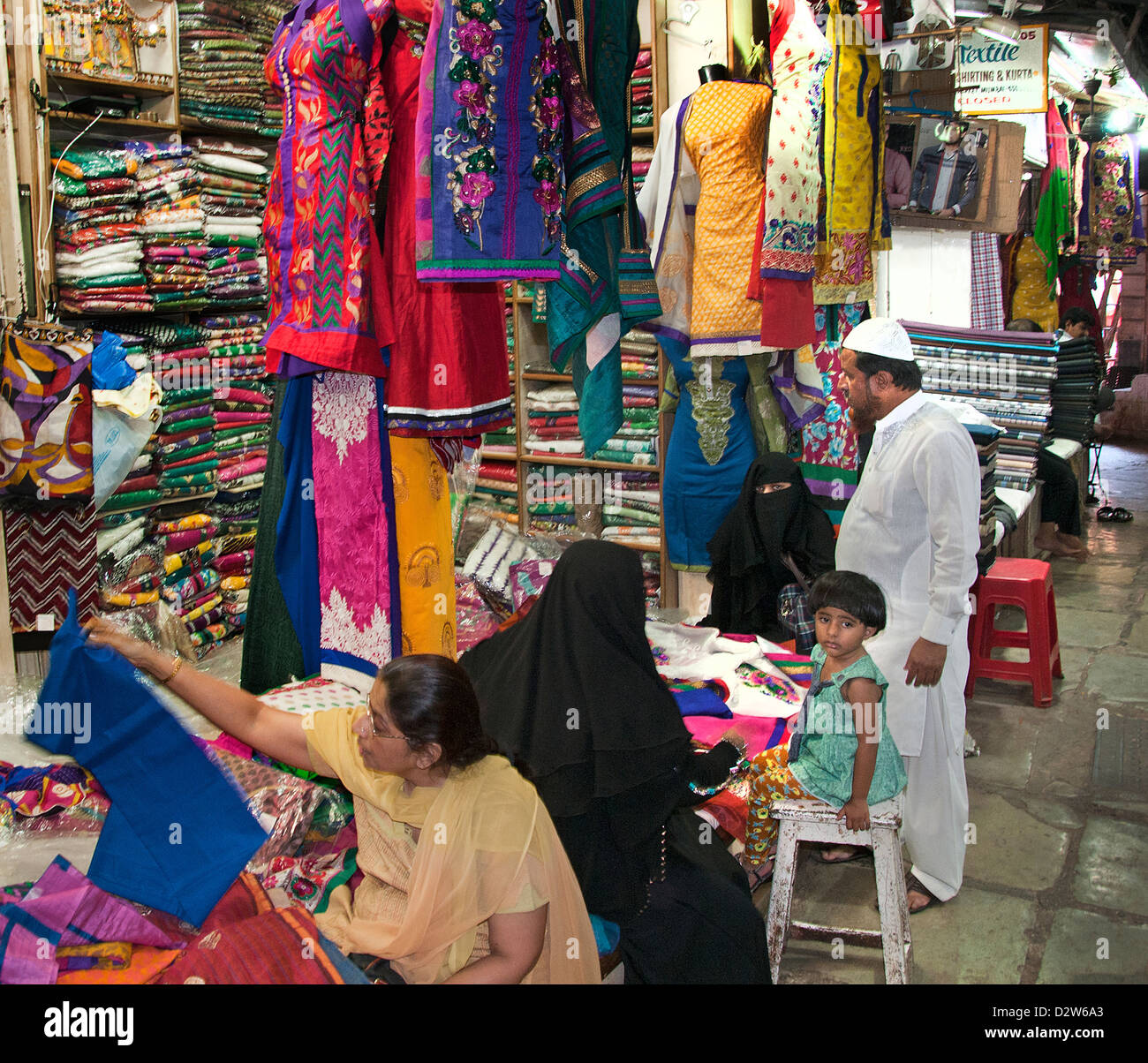 Mulji Jetha Market is the biggest textile market in Asia Mumbai