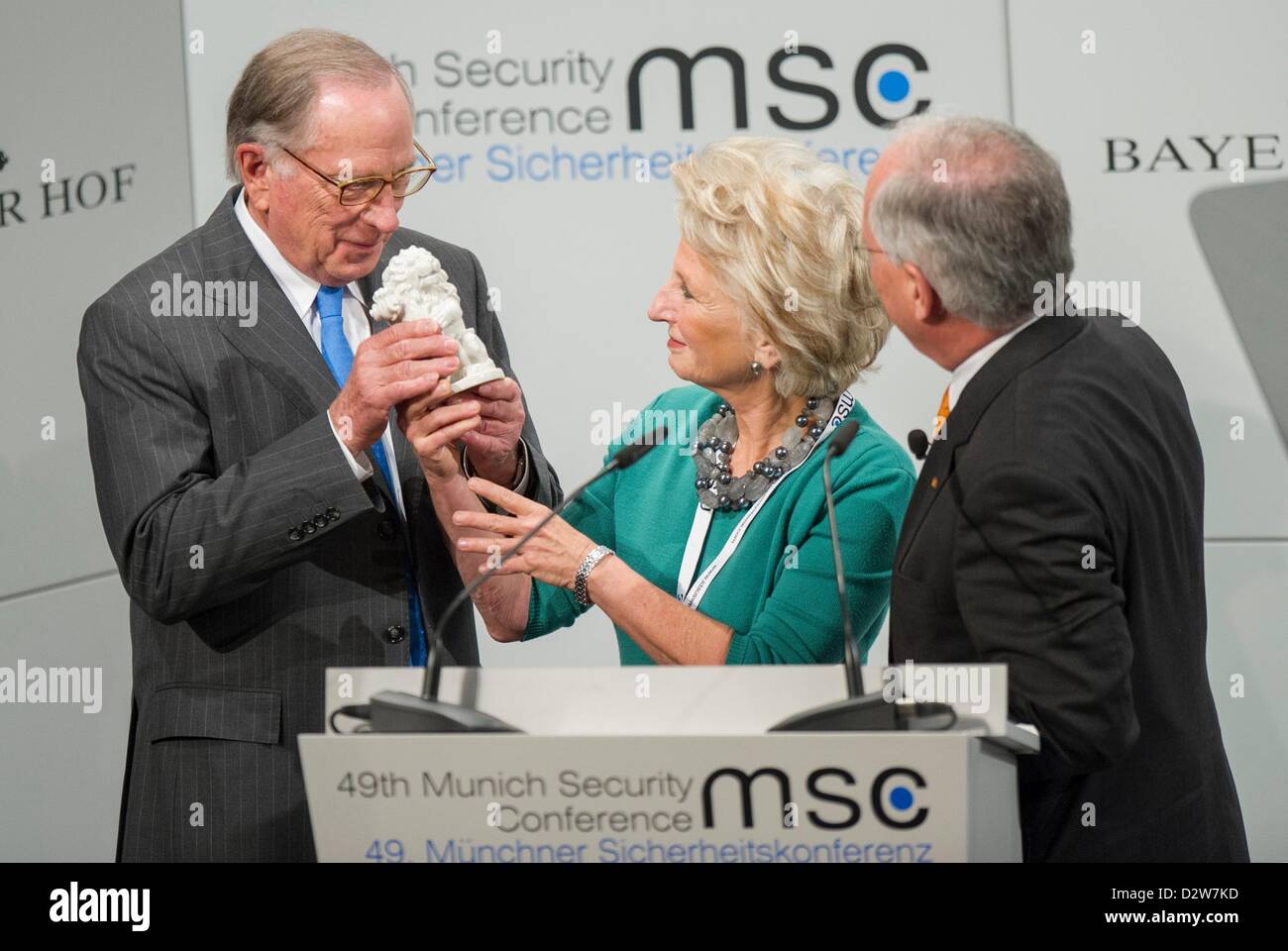 US politician Jane Margaret Harman presents former US senator of Georgia, Sam Nunn (L), with a prize at Hotel Bayerischer Hof on the second day of the Munich Conference on Security Policy in Munich, Germany, 02 February 2013. Charman of the conference Wolfgang Ischinger (R) looks on. The conference takes place from 01 till 03 February 2013 and will be attended by around 400 attendees from 90 countries. Photo: MARC MUELLER/Alamy live news.  Stock Photo