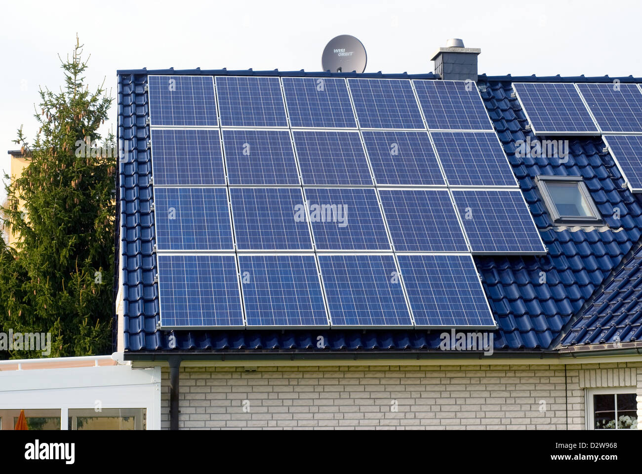 Solar panels home exterior hi-res stock photography and images - Alamy