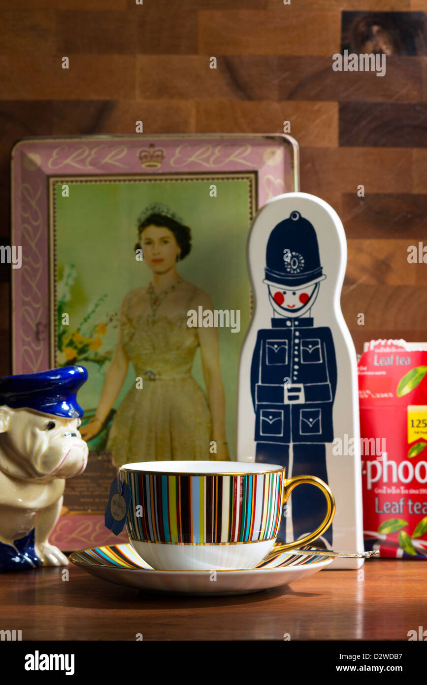 TEA CUP AND BRITISH COLLECTABLES Stock Photo Alamy
