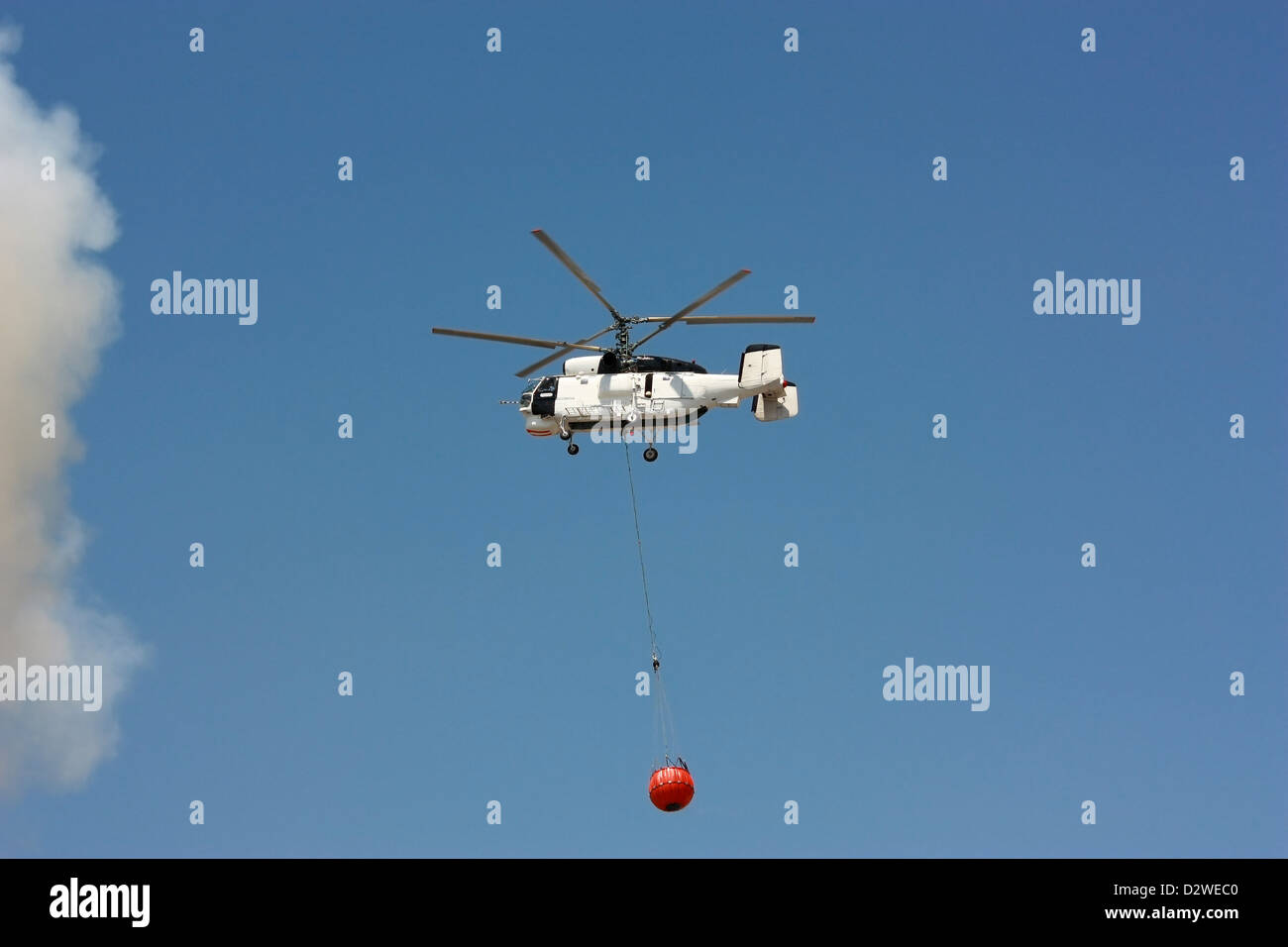 Helicopter fire bucket hires stock photography and images Alamy