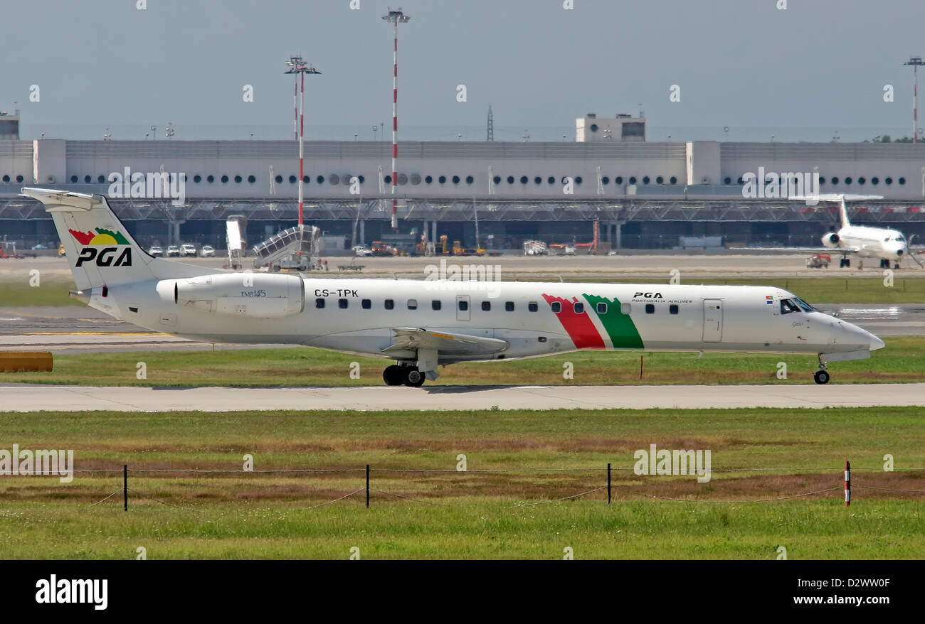 Pga Portugalia Airlines Embraer Erj 145ep Stock Photo Alamy