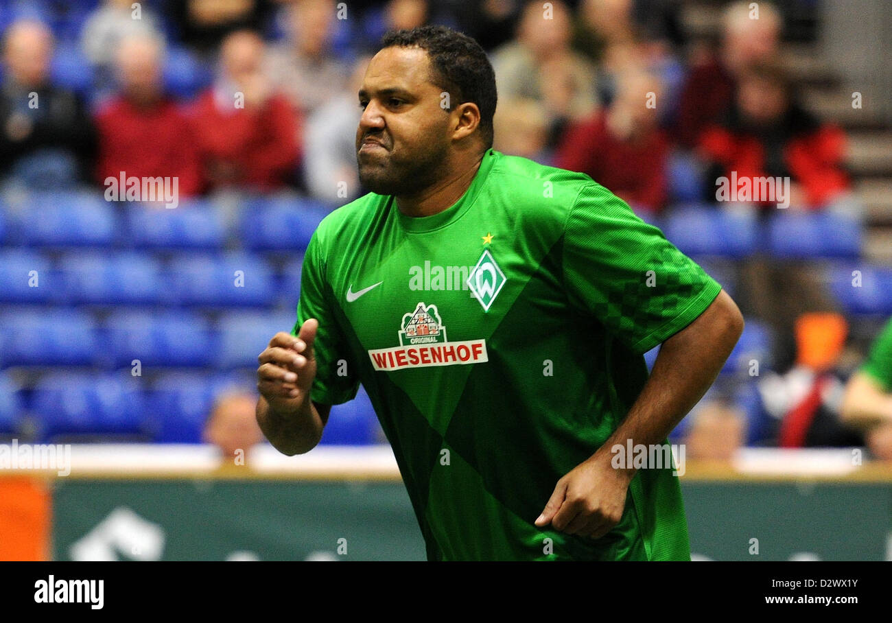 Werder Bremen's Ailton in action during the All Stars Hallenmasters (indoor  masters) in Riesa, Germany, 2 February 2013. Photo: Thomas Eisenhuth/Alamy  Live News Stock Photo - Alamy