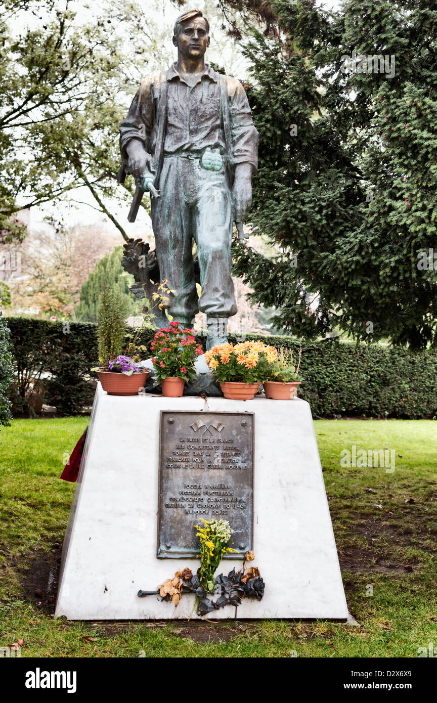 Statue in Père Lachaise cemetery commemorating Russian soldiers who fought for the liberation of France during WW2 Stock Photo