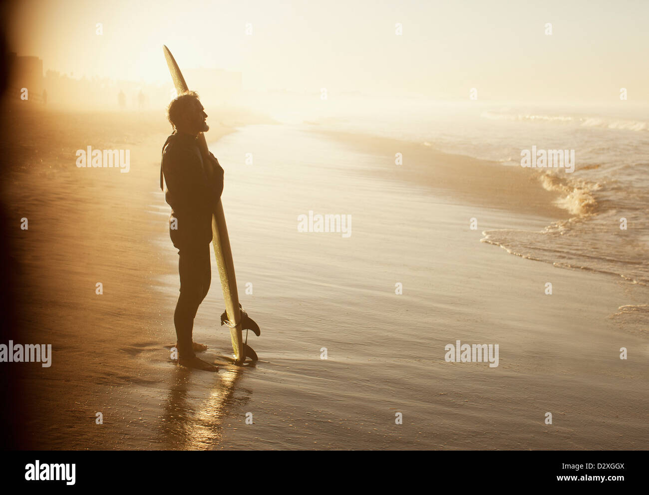 Sports guy surfer standing hi-res stock photography and images - Alamy