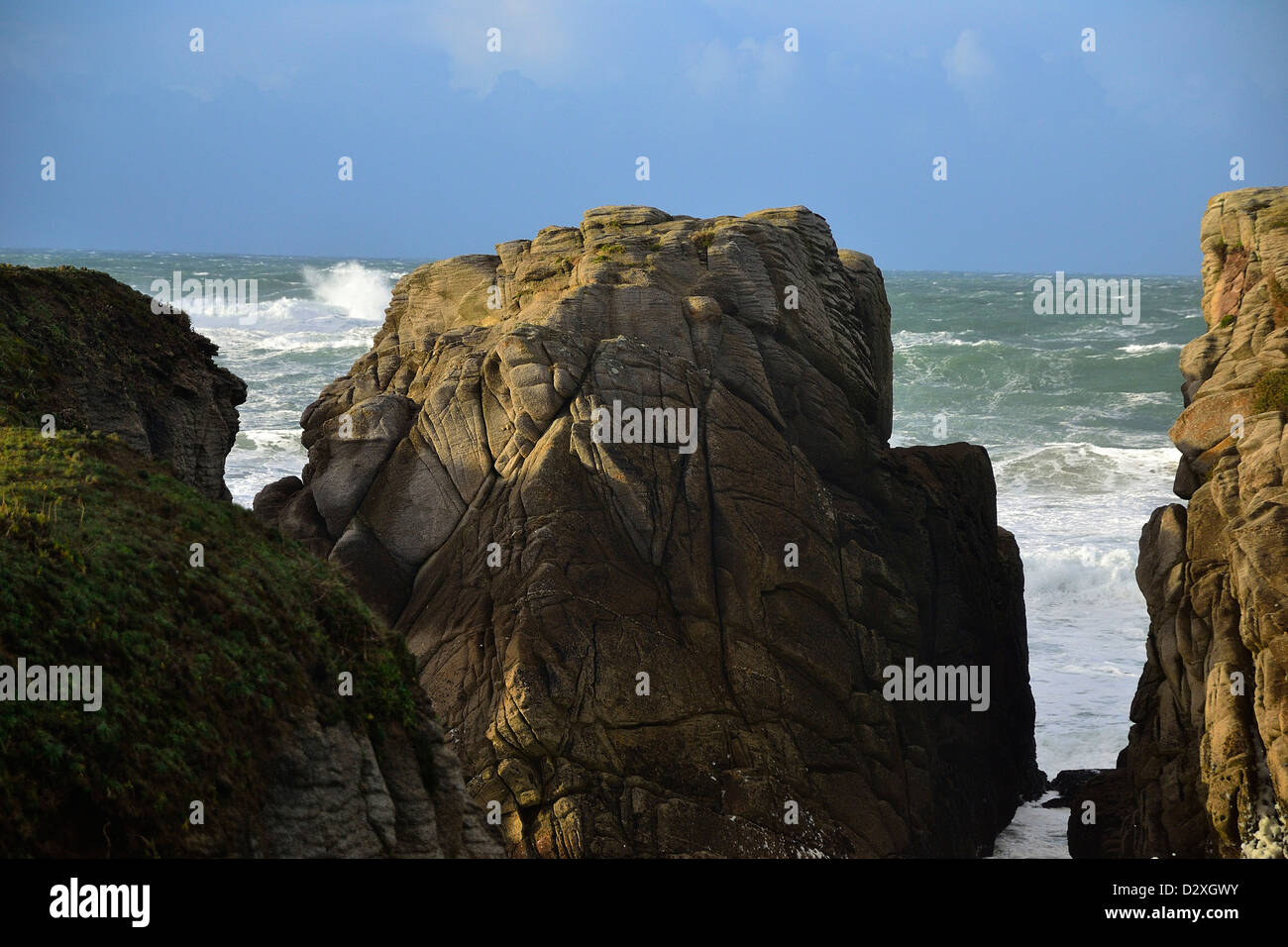 Strong swell on the Wild coast of Quiberon peninsula, near Port Bara, St Pierre Quiberon (Brittany, France). Stock Photo