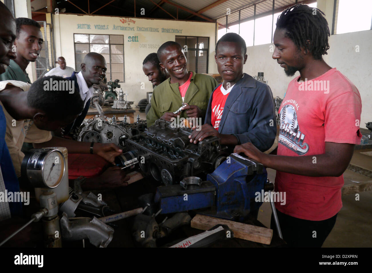 kenya don boscos school for vocational training kakuma refugee camp turkana motor mechanics class 20111001 Stock Photo