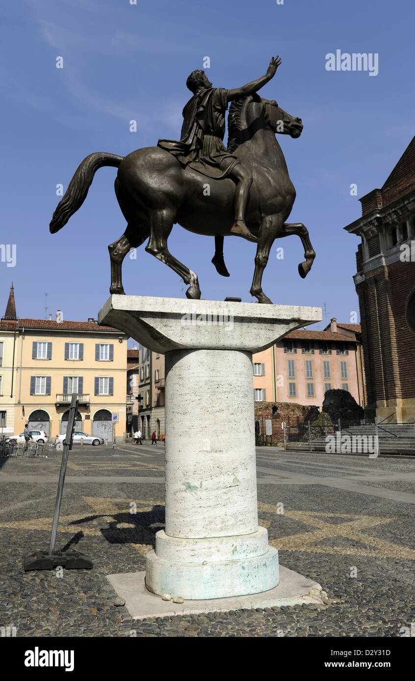 Italy. Pavia. The Regisole (Sun King). Bronze classical equestrian monument. Copy by Francesco Messina according with original. Stock Photo