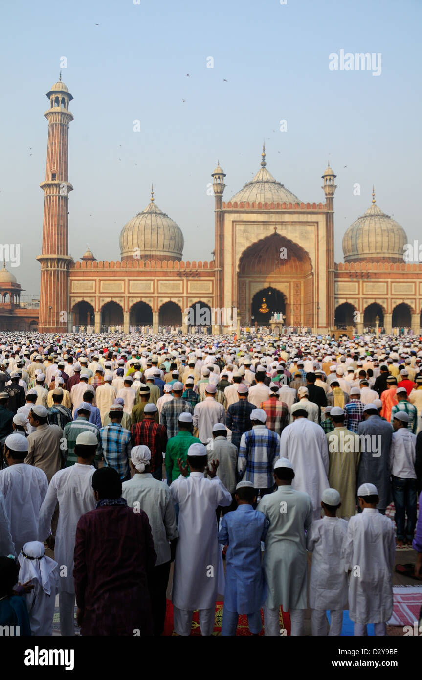 People inside jama masjid hi-res stock photography and images - Alamy