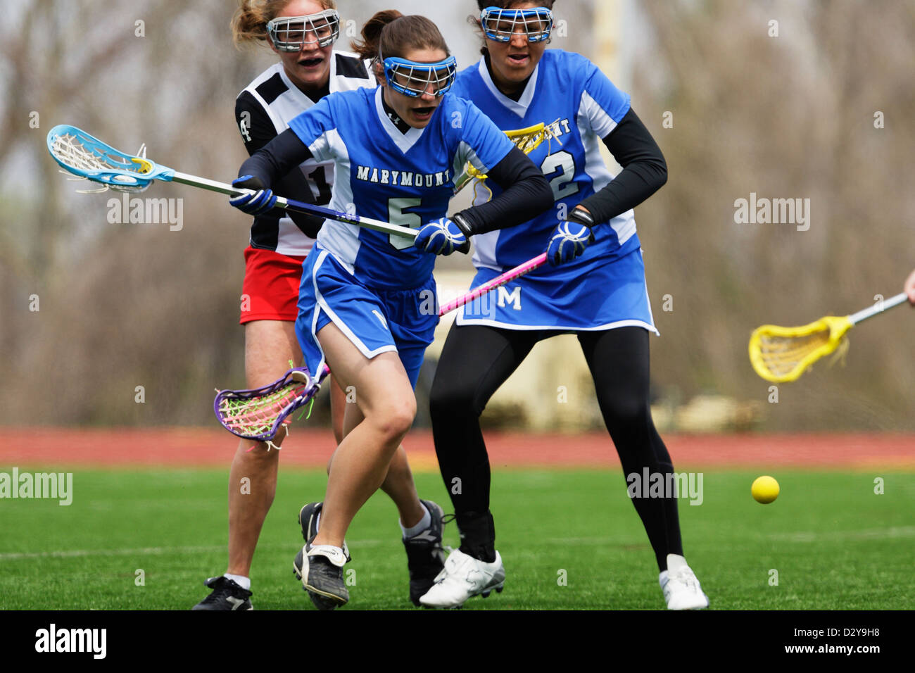 Women not wearing facemasks hi-res stock photography and images - Alamy