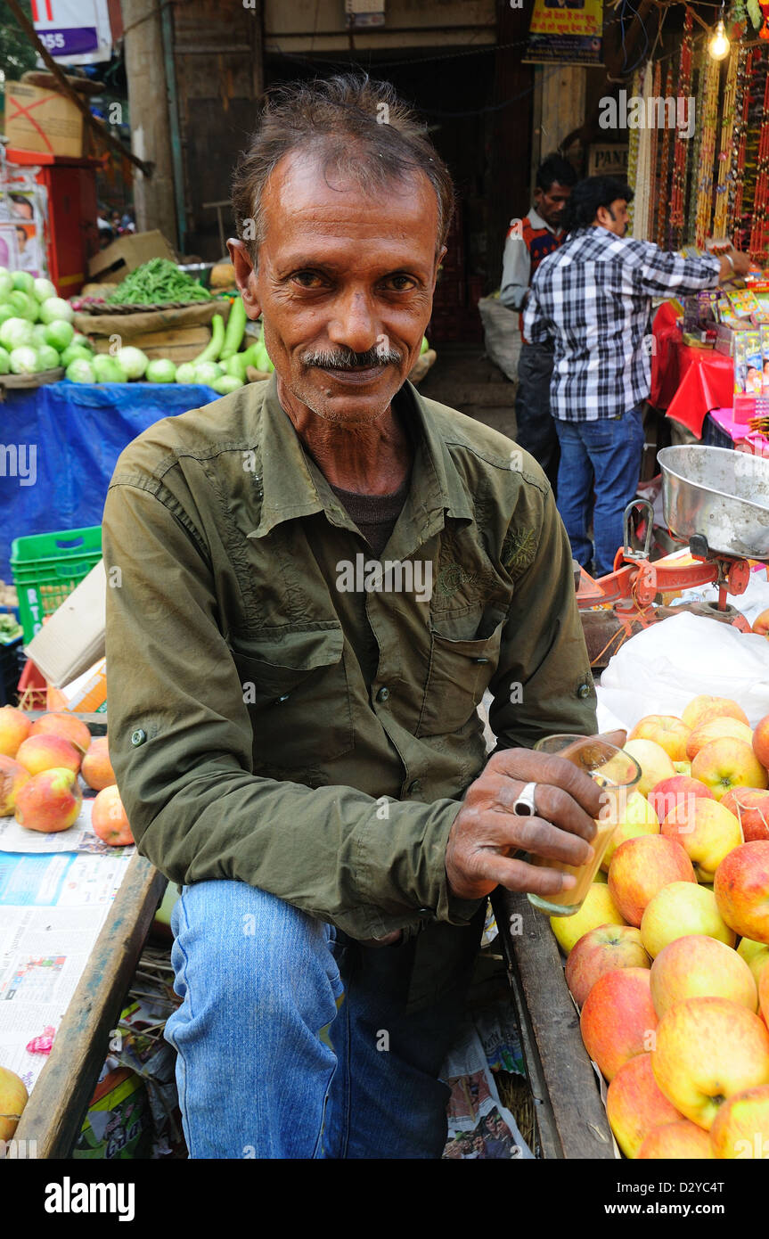 Fruits seller at the market in New Delhi Stock Photo Alamy