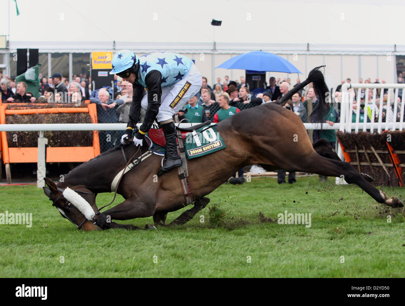Liverpool aintree horse race hires stock photography and images Alamy