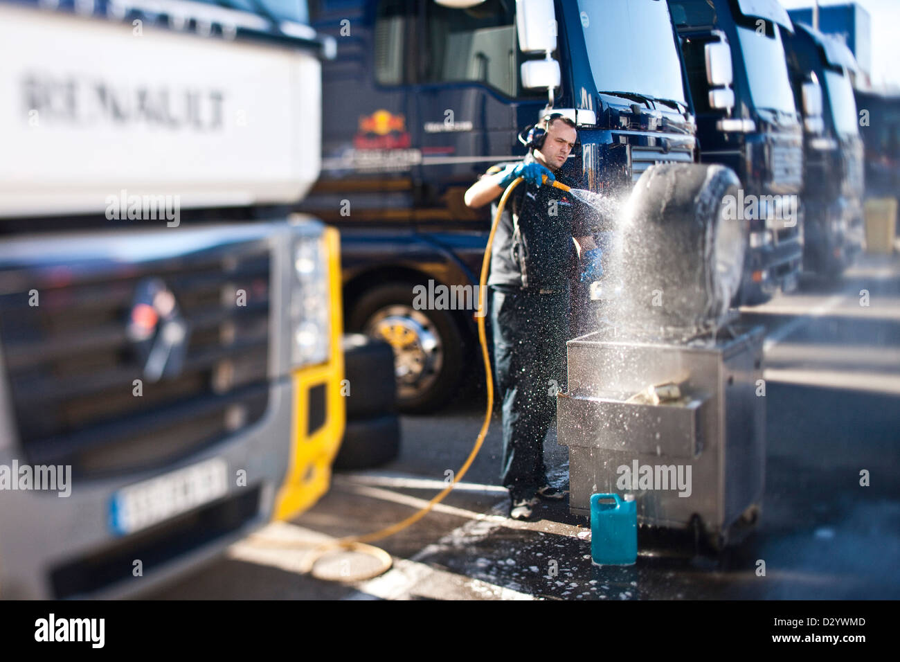 Washing the wheel of a formula one car, Barcelona, 27 02 10 Stock Photo