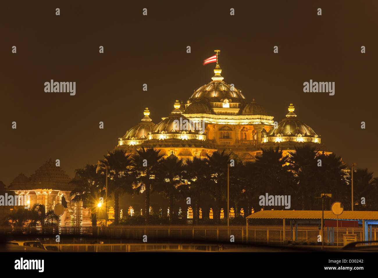 Night view of Swaminarayan Akshardham, a famous beautiful Hindu temple in Delhi, India Stock Photo