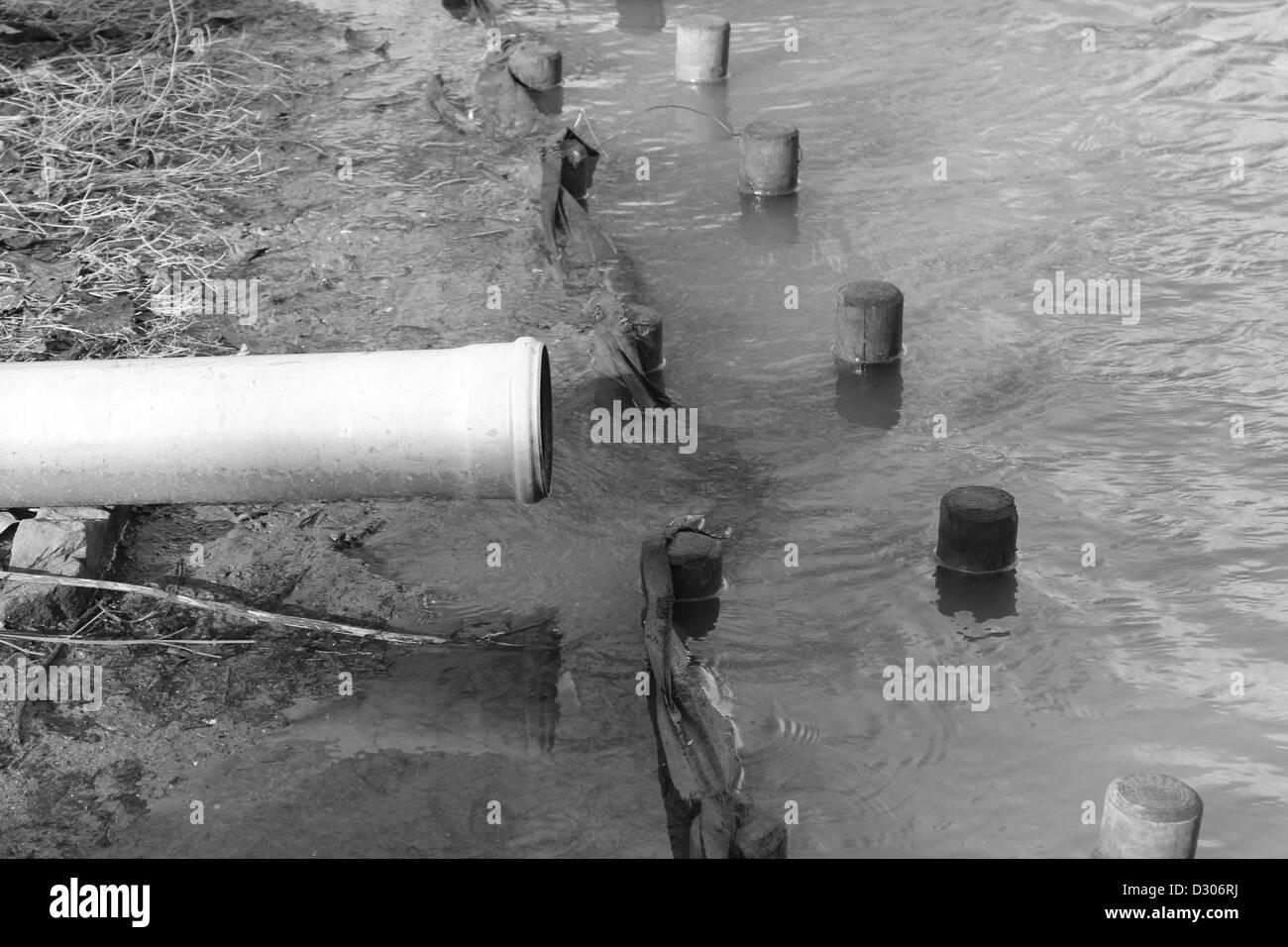 Drainage pipe leading The River Anker at Riversley Park. Stock Photo