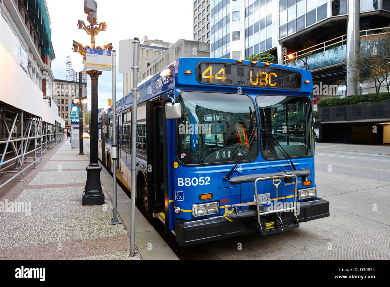 Articulated bus hires stock photography and images Alamy