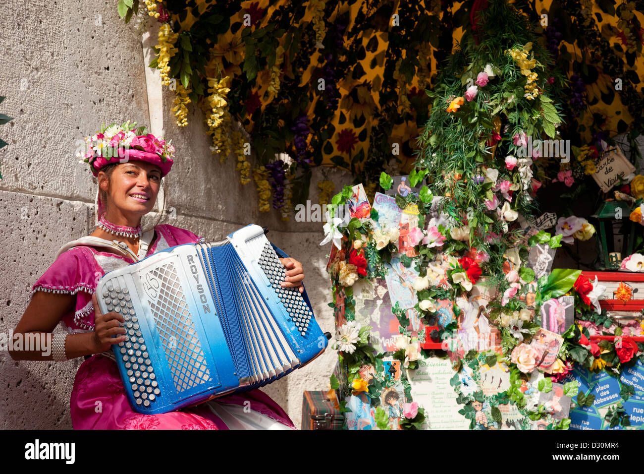 accordionist at the basilica Sacre Coeur in Montmartre, Paris Stock Photo