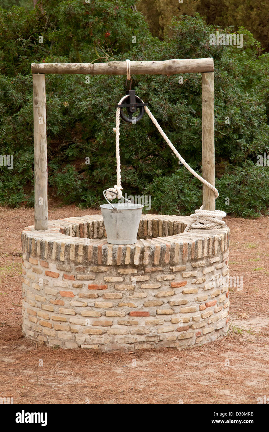 Water well bucket hi-res stock photography and images - Alamy