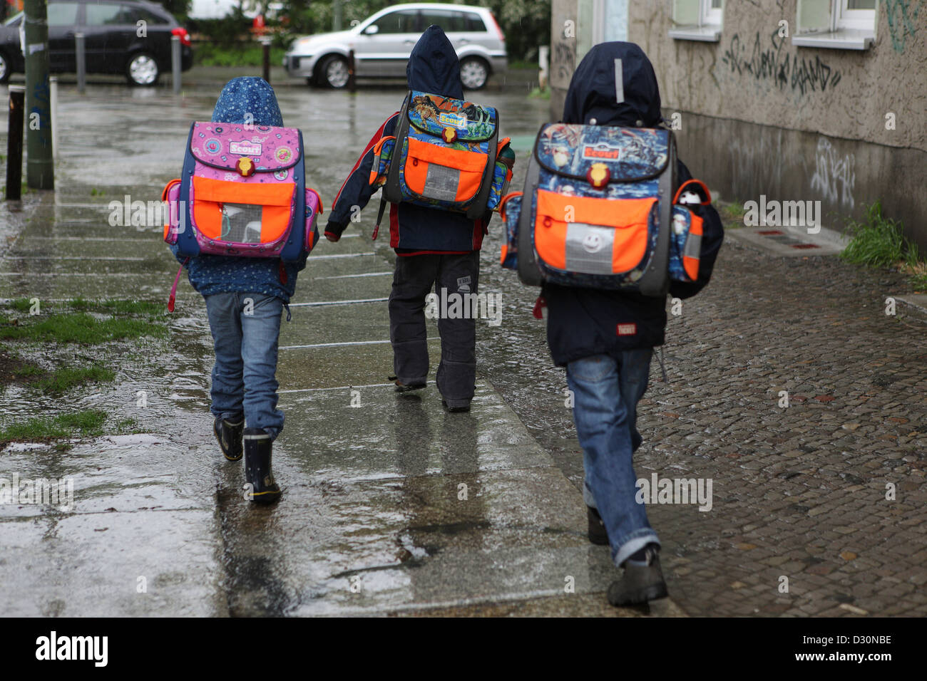 Berlin, Germany, children in the rain on the way to school Stock Photo