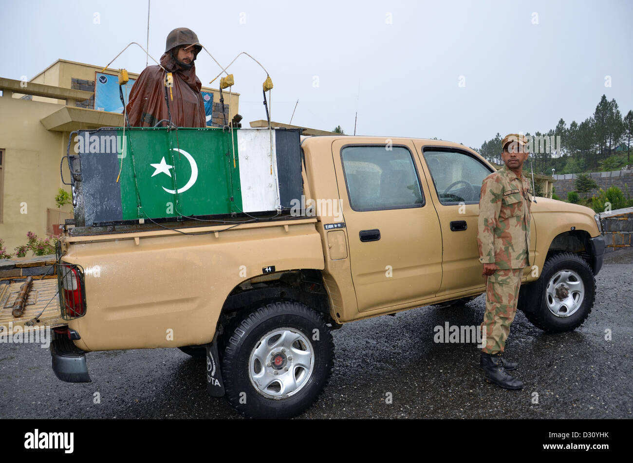 Pakistani soldiers prepare for patrol on pick-up truck: Swat Valley Stock Photo