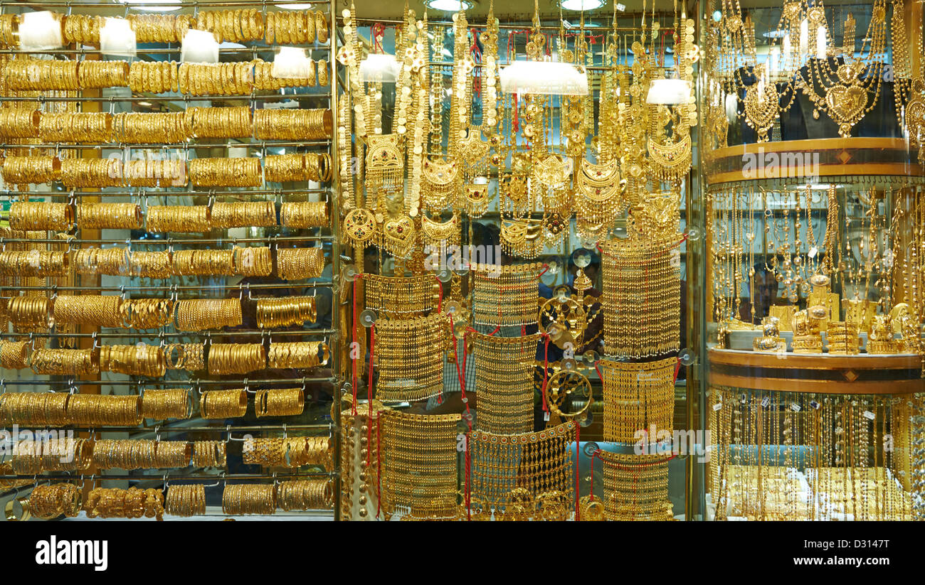 Gold jewelry on display hires stock photography and images Alamy