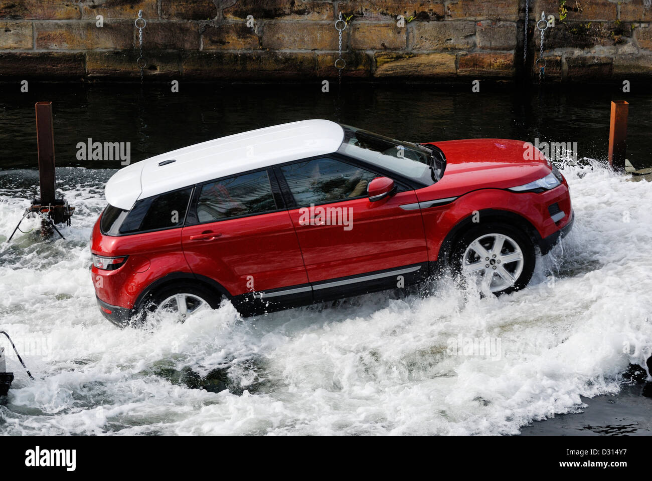 Evoque range rover hi res stock photography and images Alamy