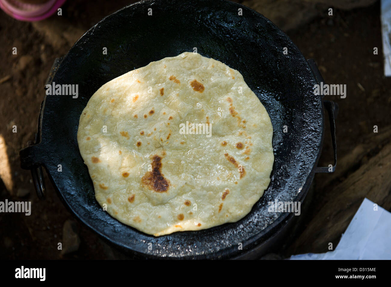 cooking chapati, Kisumu, Kenya Stock Photo