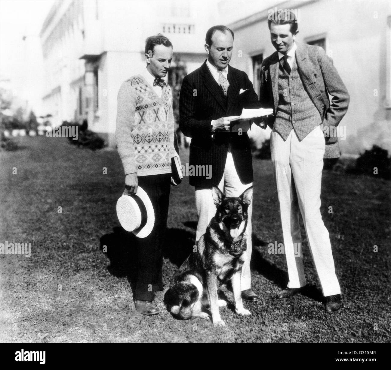 Darryl F. Zanuck, Jack Warner, Rin Tin Tin, Lee Duncan (his owner) Stock Photo