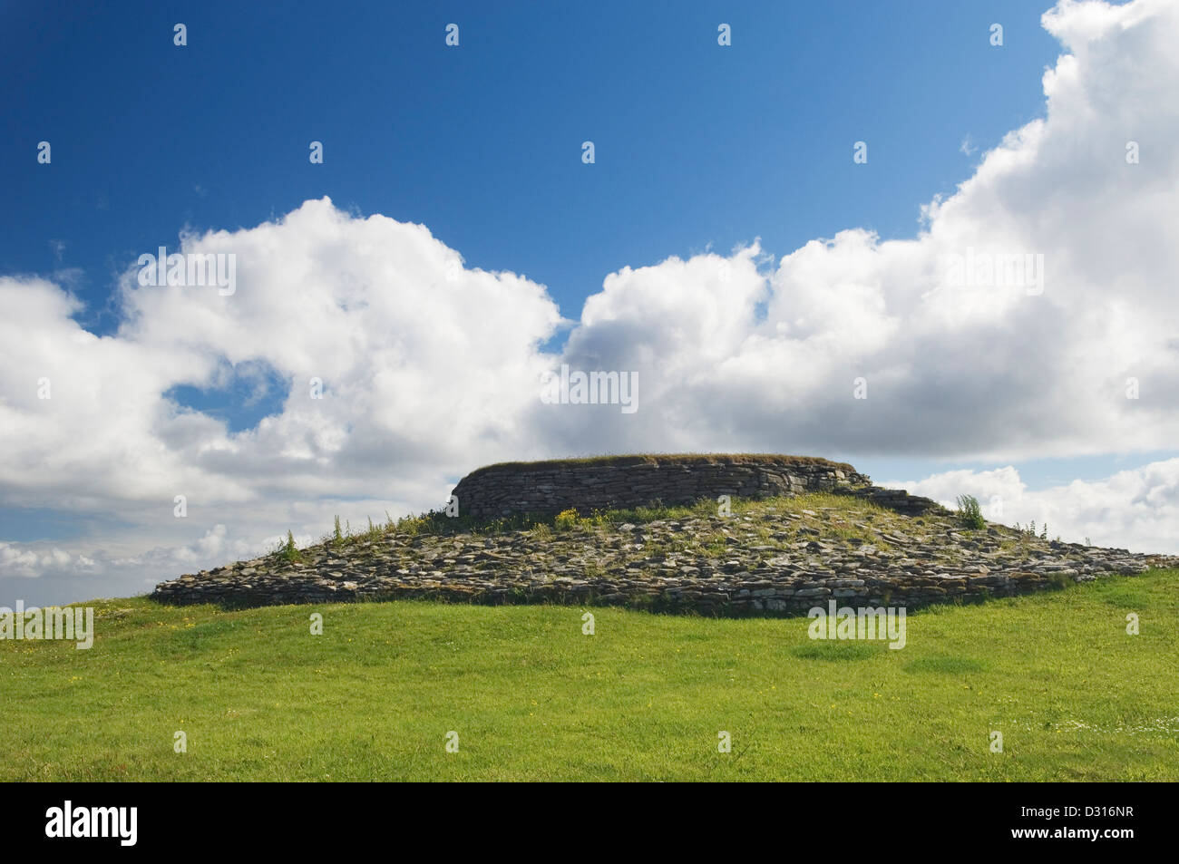Quoyness chambered cairn on the island of Sanday, Orkney Islands, Scotland. Stock Photo