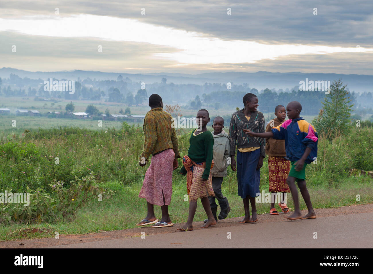 Children walking to school early in the morning, Kitale, Kenya Stock Photo