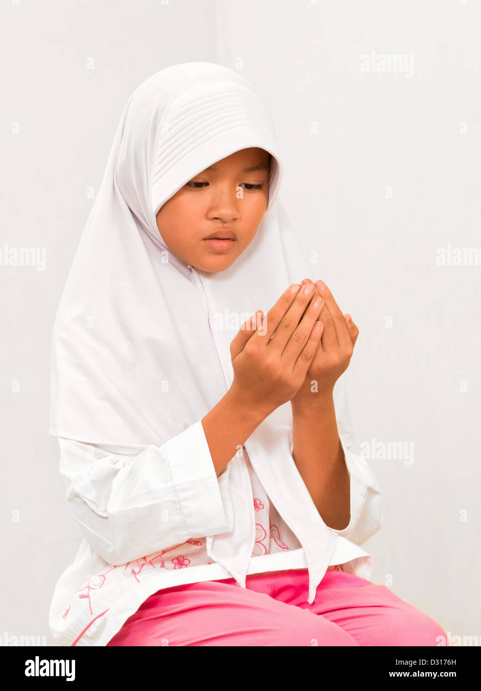Muslim Little girl praying Stock Photo - Alamy