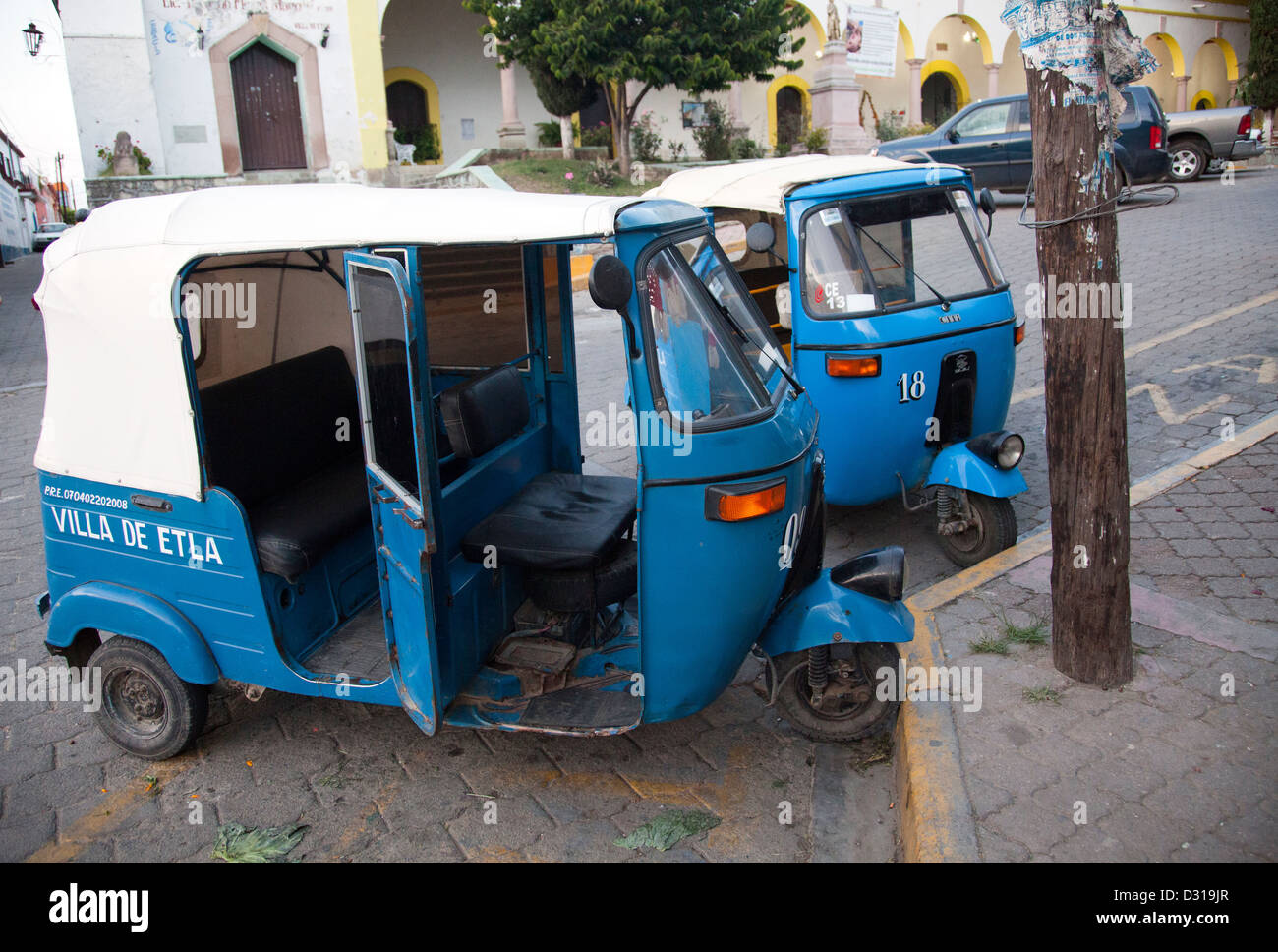 Moto taxis hi-res stock photography and images - Alamy