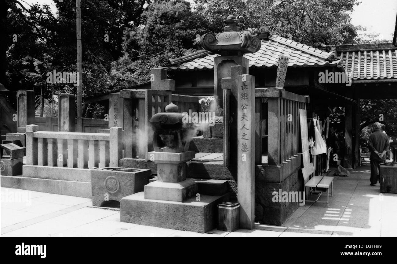 The grave of the wife of Asano Naganori is located at Sengaku-ji Temple in Takanawa, Minato, Tokyo. This site is historically significant due to its connection with the 47 Ronin story in Japanese history. Stock Photo