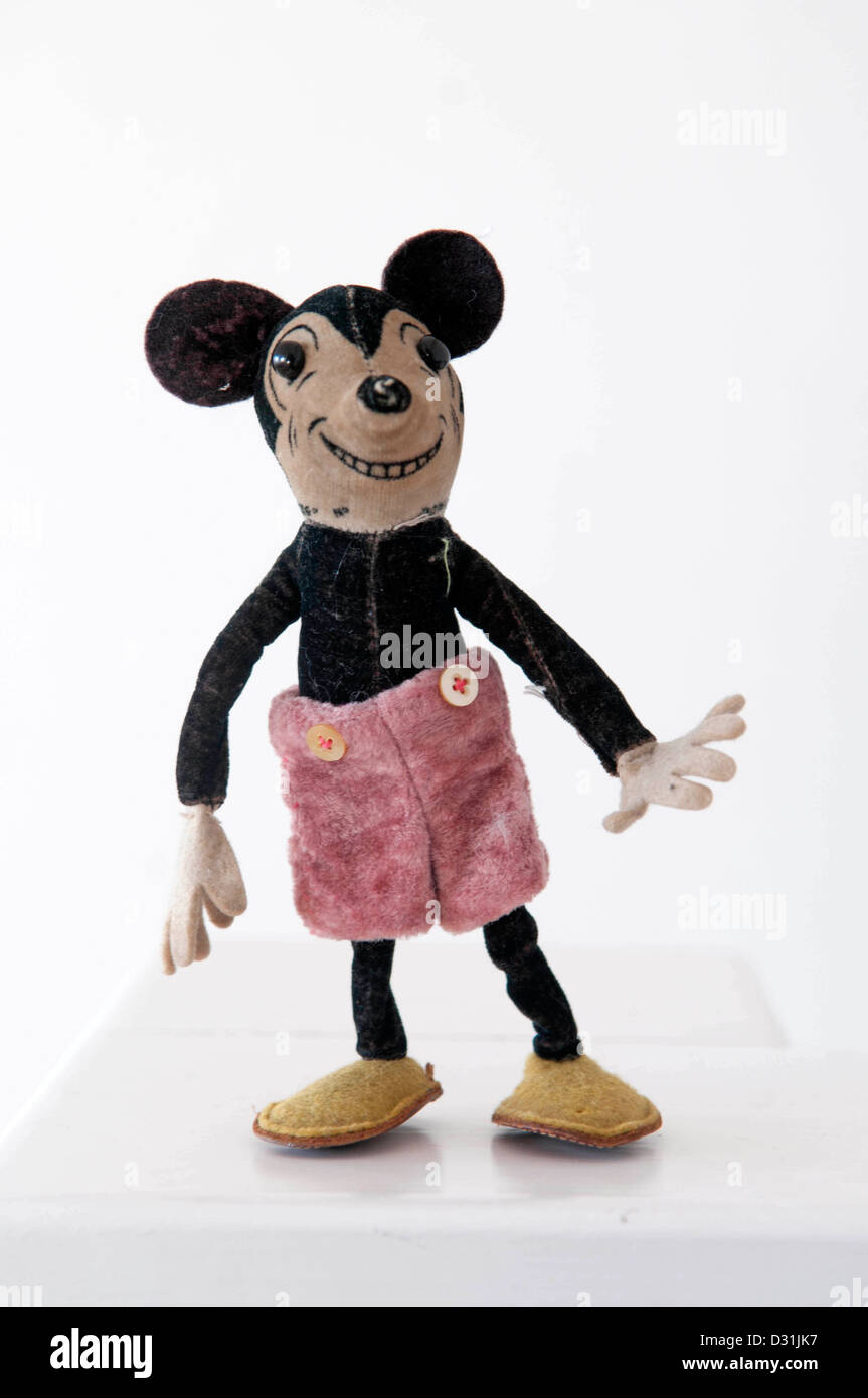 Mickey mouse vintage hi-res stock photography and images - Alamy