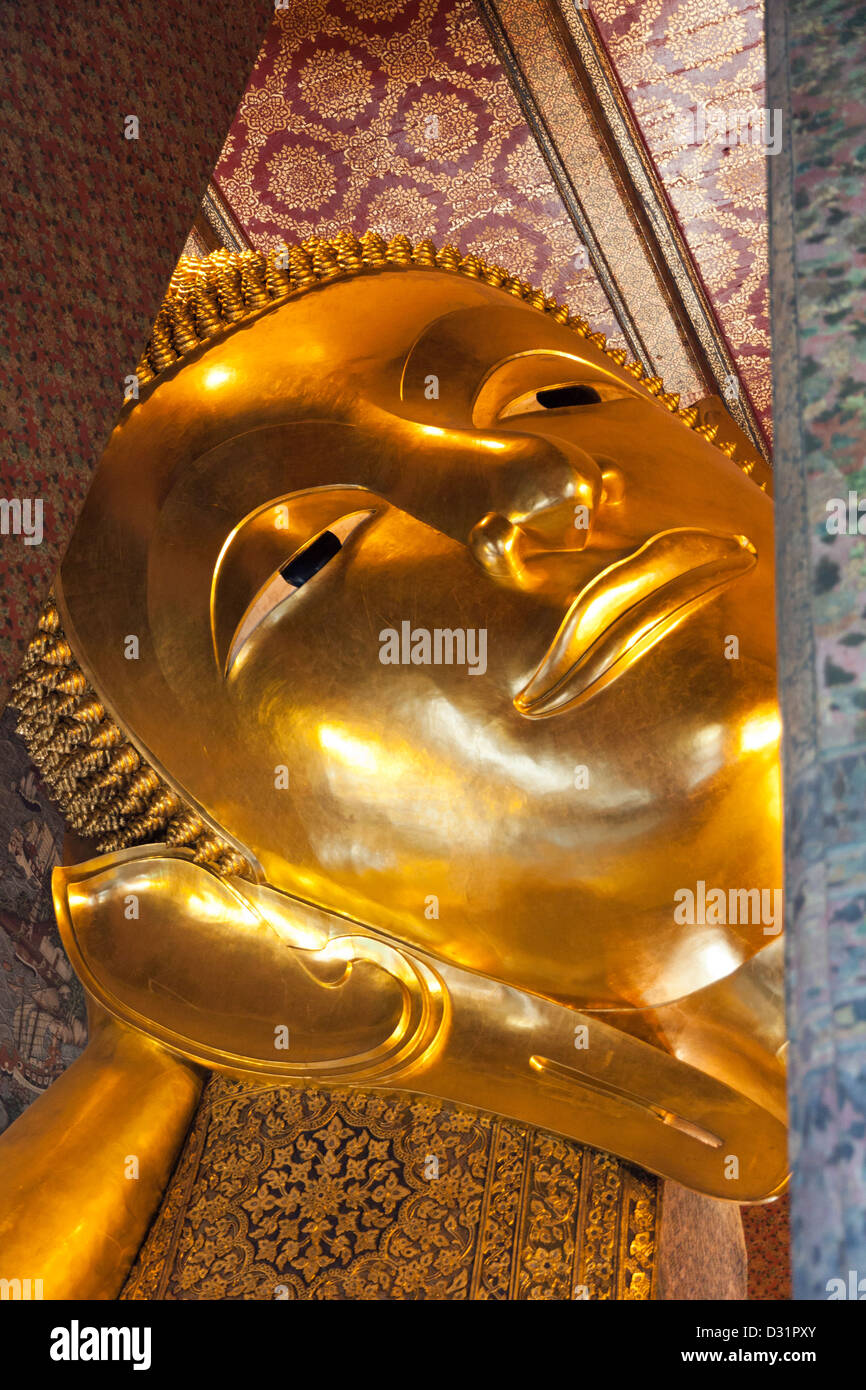 Temple of the Reclining Buddha at Wat Pho Bangkok Stock Photo - Alamy