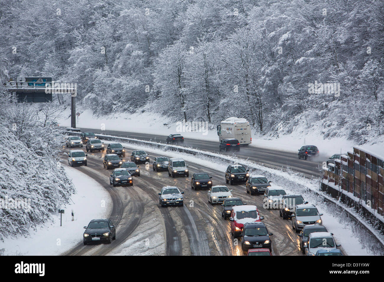 Traffic lights in snow hi-res stock photography and images - Alamy