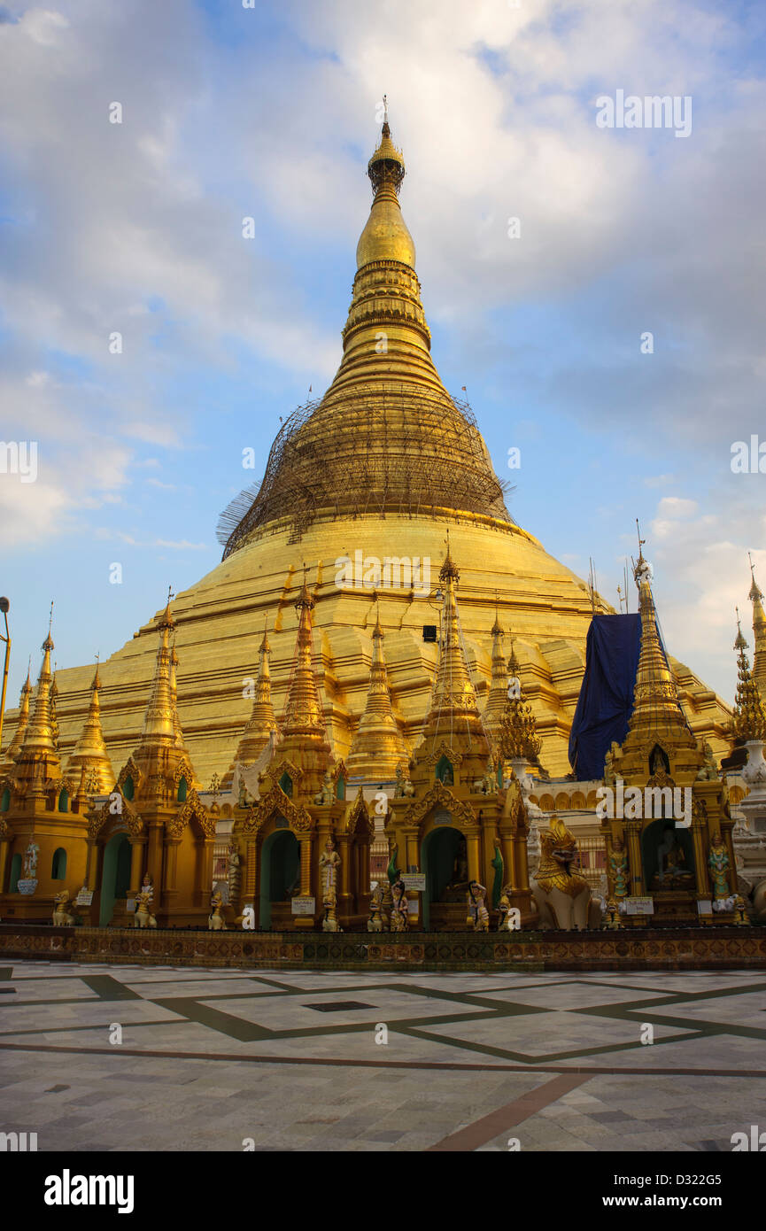 The main gilded golden stupa at Shwedagon Paya, Yangon, Burma Stock Photo