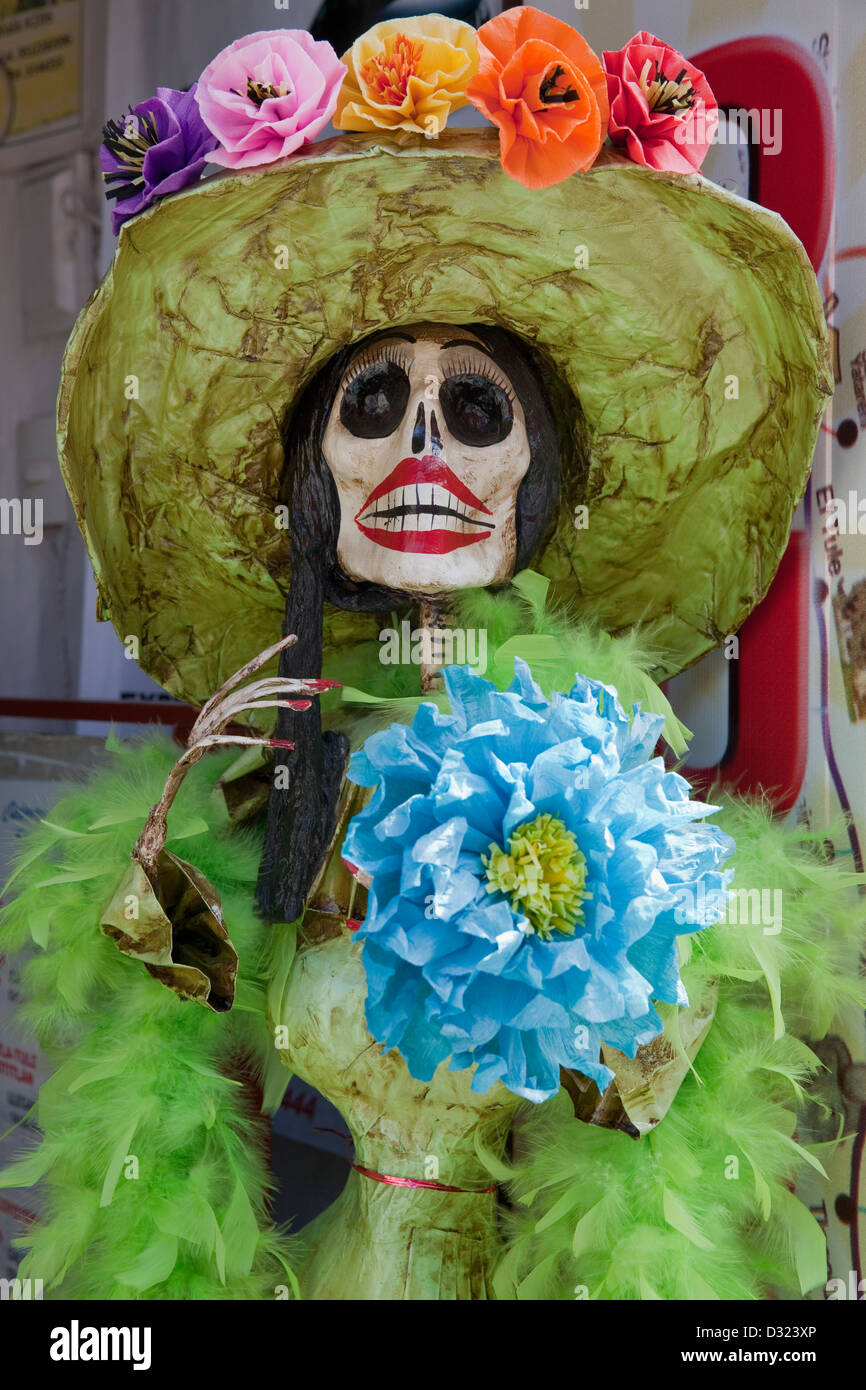 Colorful Mexican paper flowers, Oaxaca, Juarez, Mexico Stock Photo - Alamy