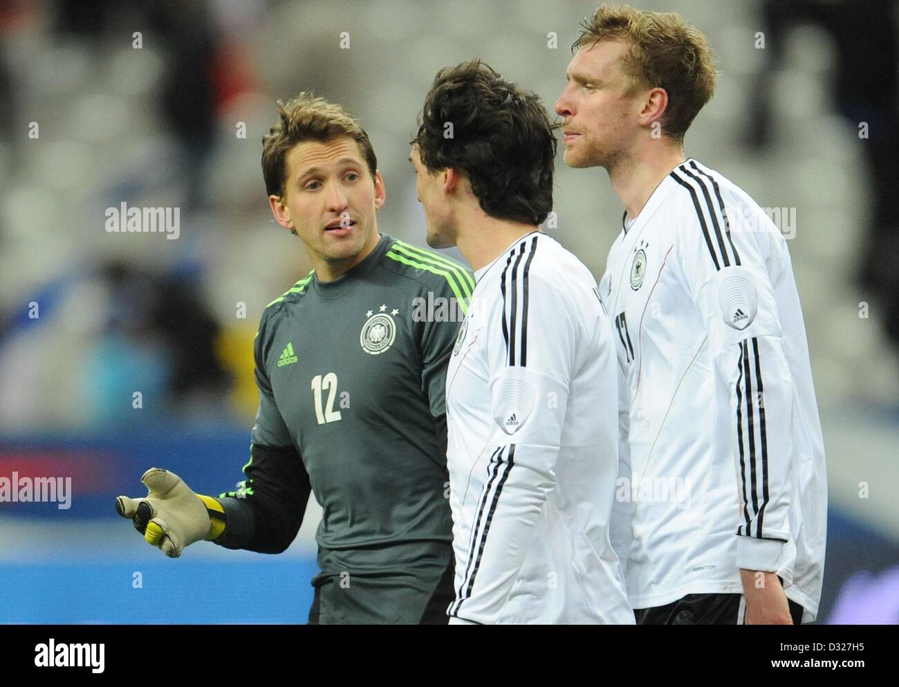 Germany's goalkeeper Rene Adler (L-R) chats with Mats Hummels and ...