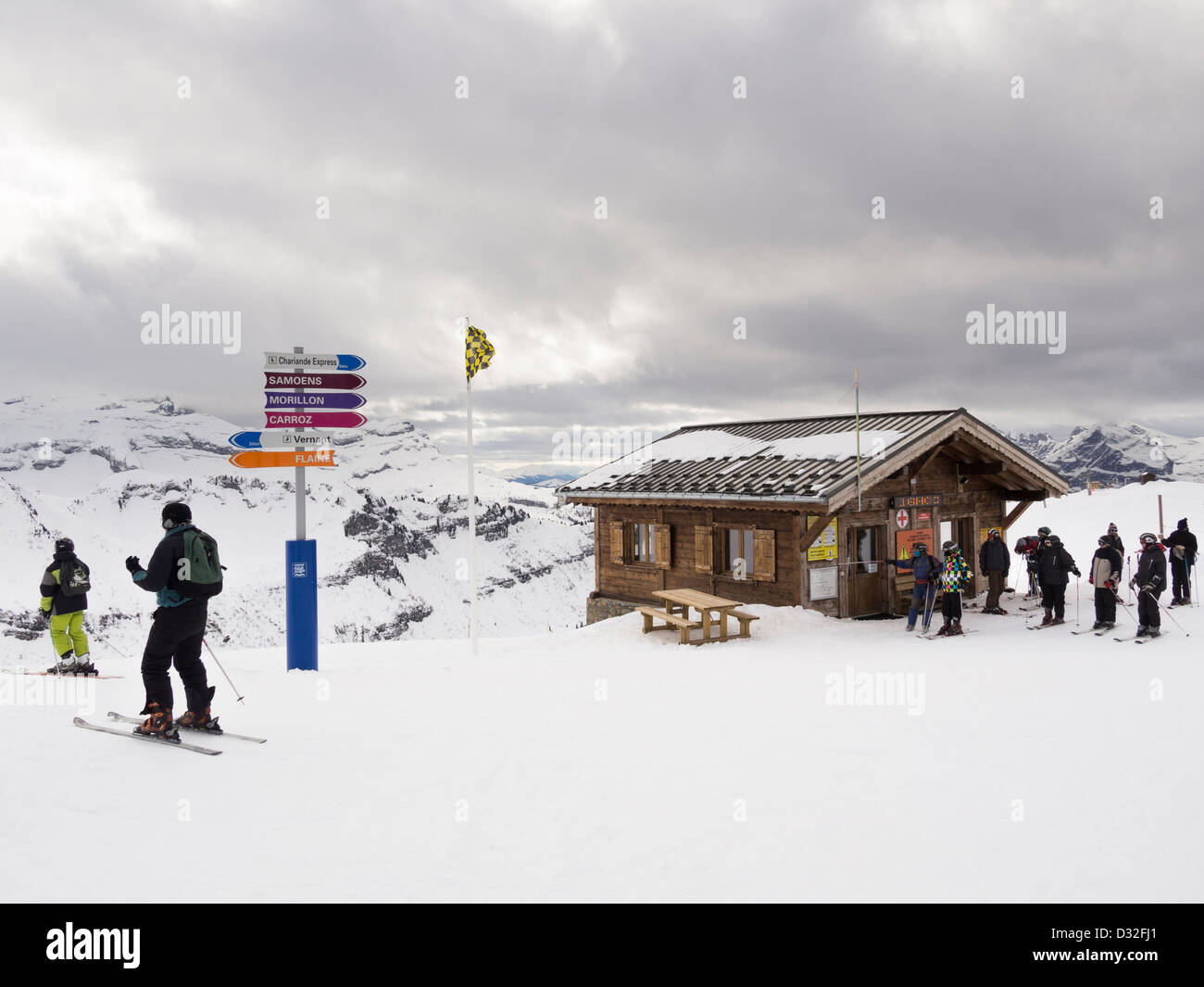 Skiers and first aid post on Tete Des Saix in Grand Massif ski area in French Alps above Samoëns, Rhone-Alpes, France Stock Photo