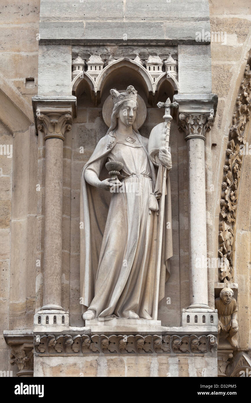 Statue of 'Ecclesia' at Notre-Dame Cathedral, Paris - opposing statue to the negative anti-Judaist portrayal of 'Synagoga' Stock Photo