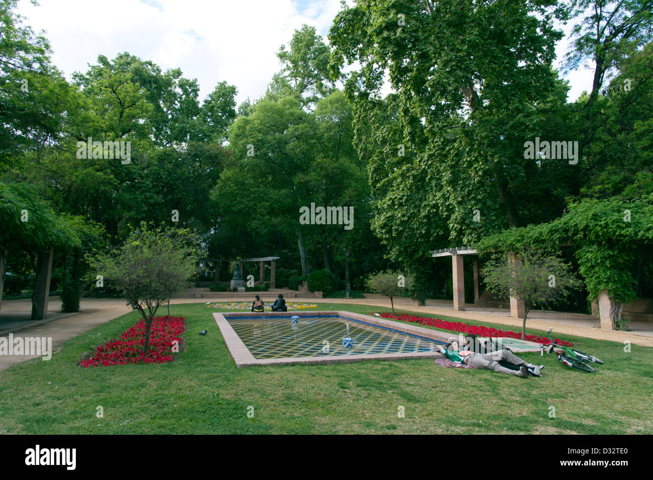 Young people relaxing in Maria Luisa Park, Seville, Spain Stock Photo