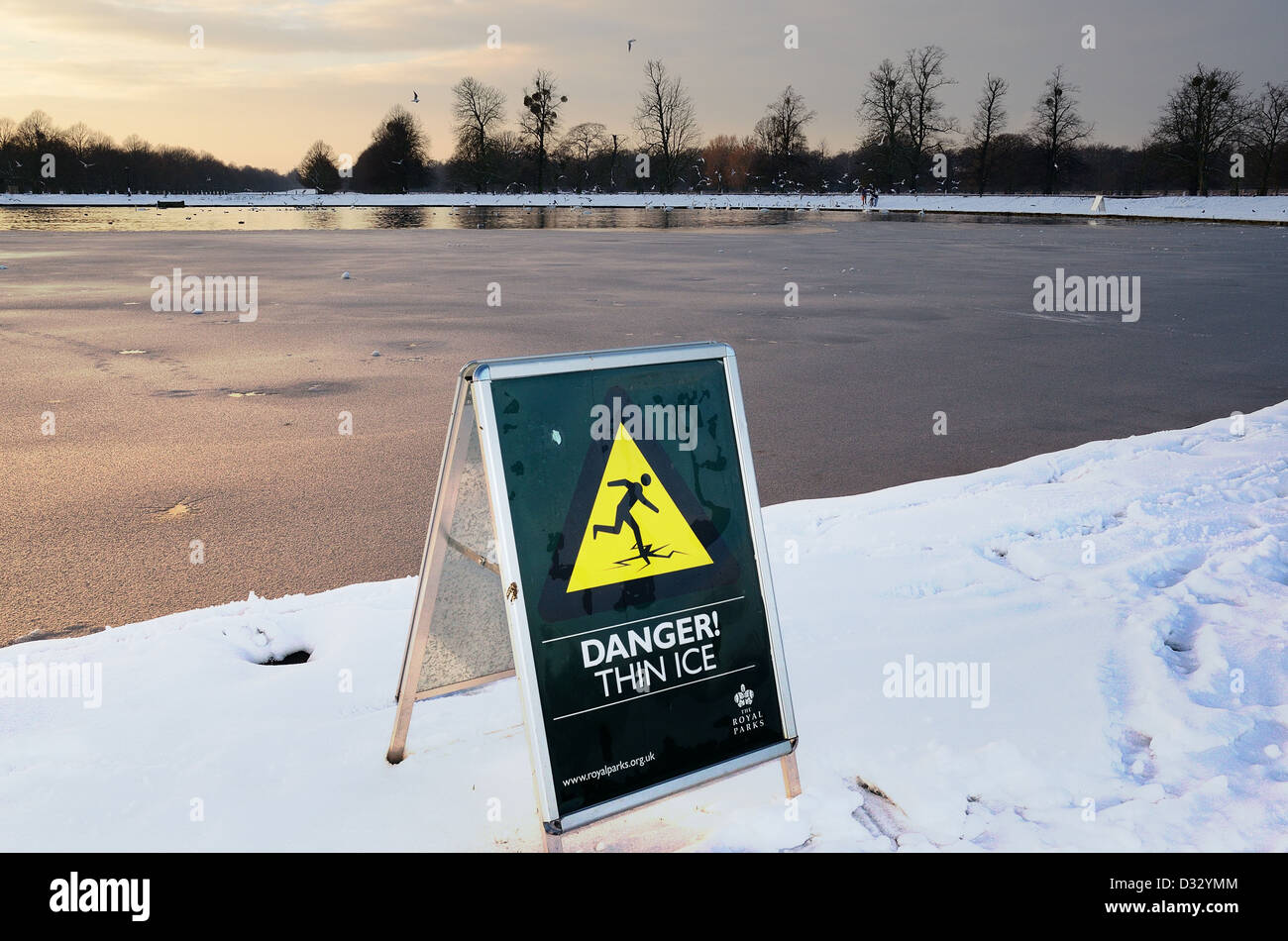 Warning sign 'Danger Thin Ice' in Bushy Park London Stock Photo
