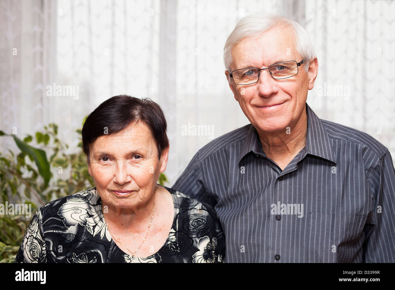 Smiling elderly senior couple hi-res stock photography and images - Alamy