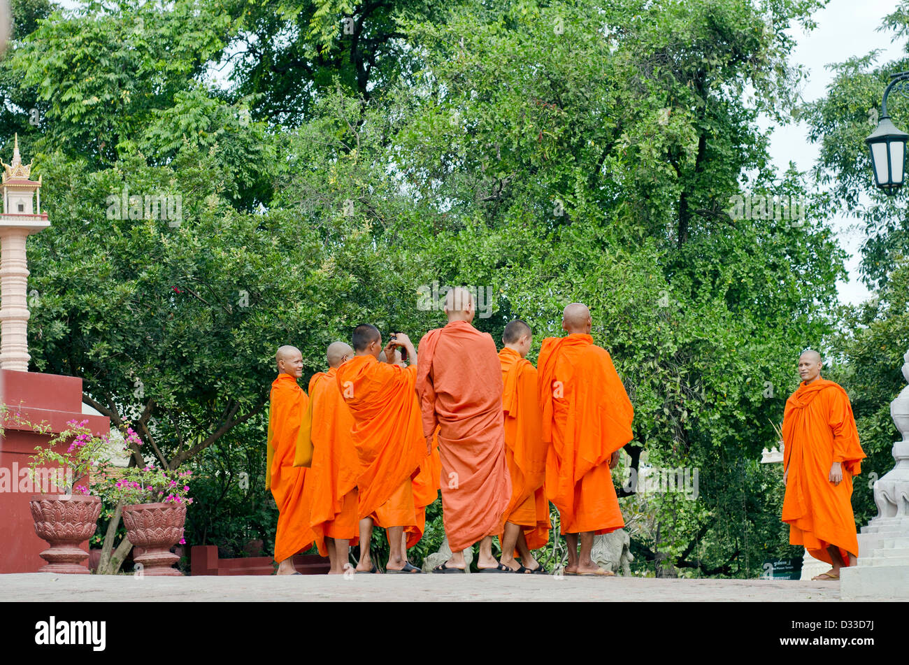 Buddhist monks in front of Wat Phnom , Phnom Penh,Cambodia Stock Photo